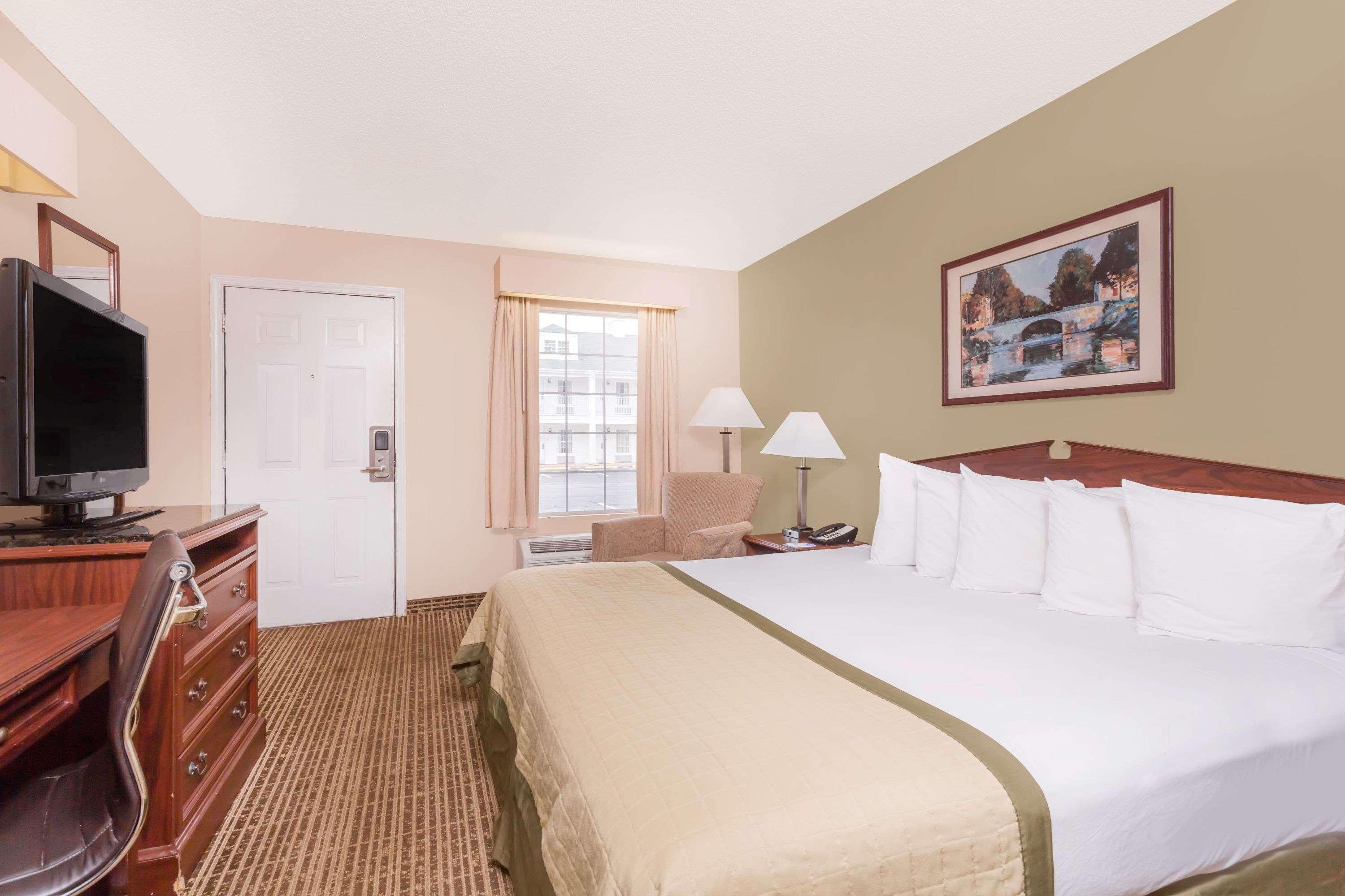 Baymont By Wyndham Albany At Albany Mall Esterno foto