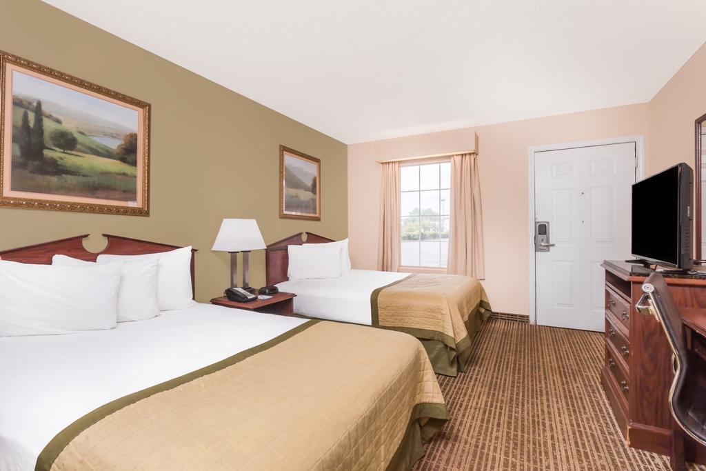 Baymont By Wyndham Albany At Albany Mall Esterno foto