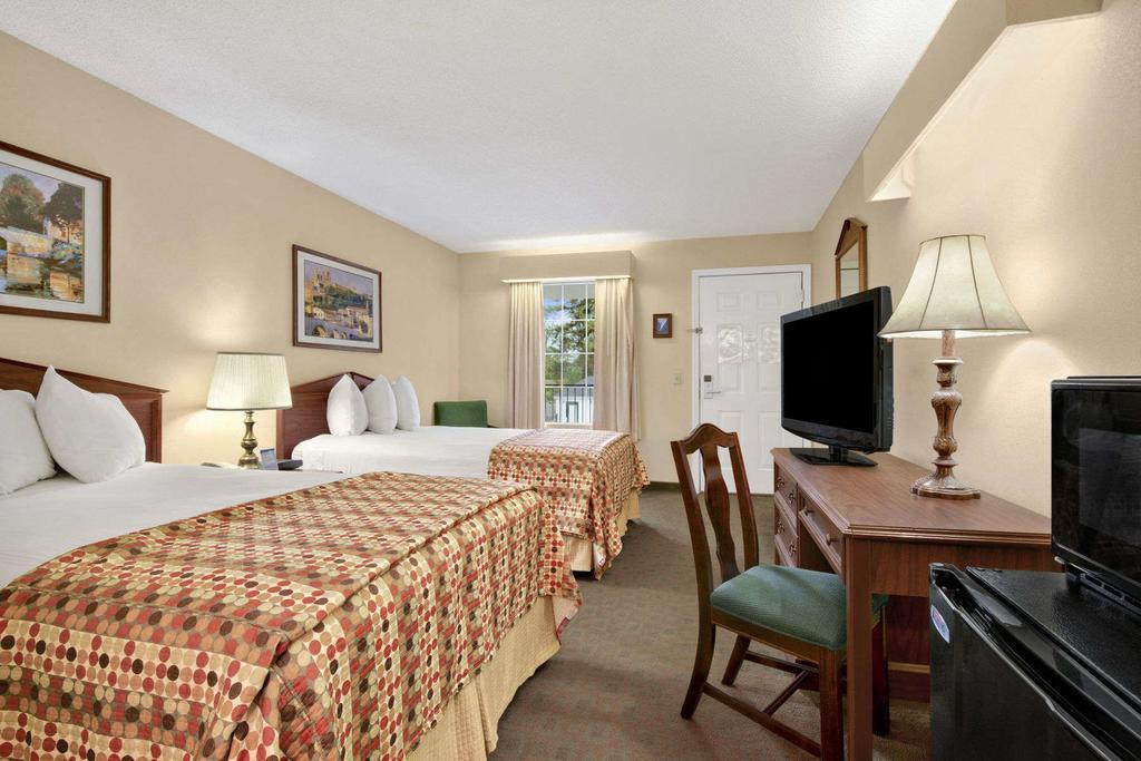 Baymont By Wyndham Albany At Albany Mall Esterno foto